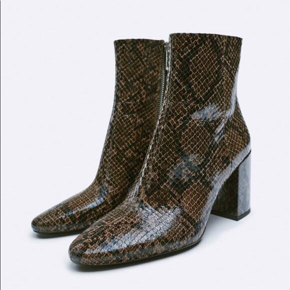 ZARA BLOGGER FAVORITE EMBOSSED WIDE HEELED ANKLE BOOTS SNAKE - Picture 1 of 9